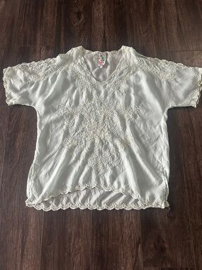 Johnny Was scalloped, cold shoulder, V-neck embroidered top. Size M
